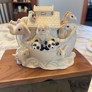 Lenox Charming Noah's Ark Figurine - Cream and White